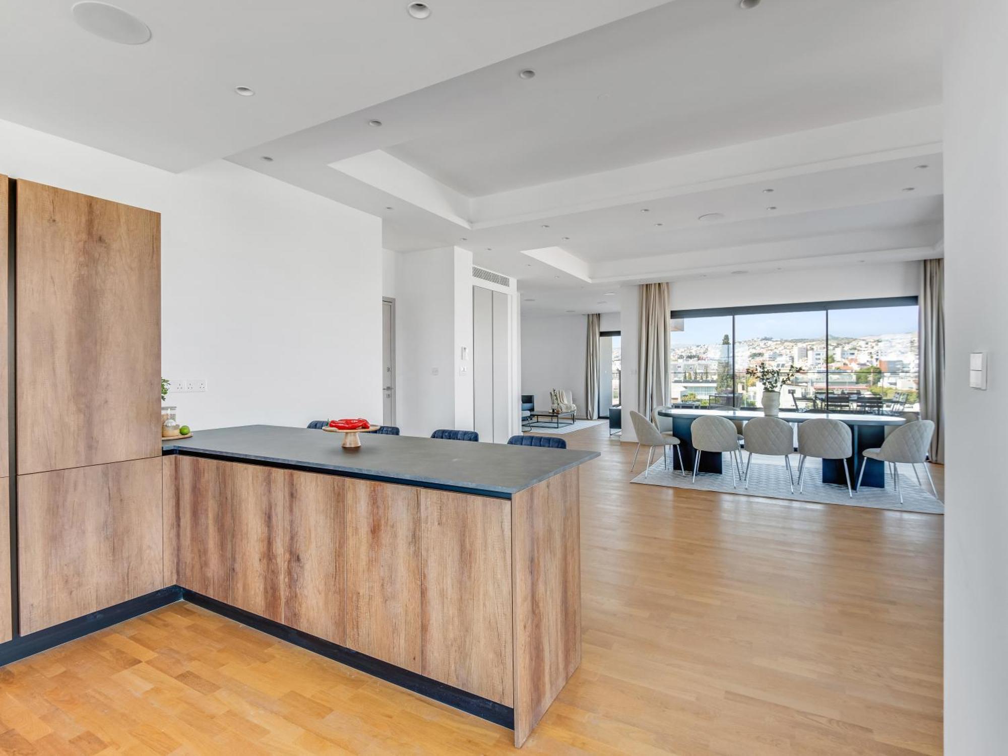 Sanders Crystal 2 Limassol Room photo