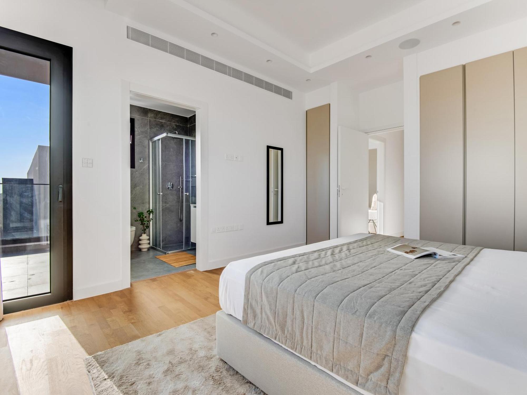 Sanders Crystal 2 Limassol Room photo